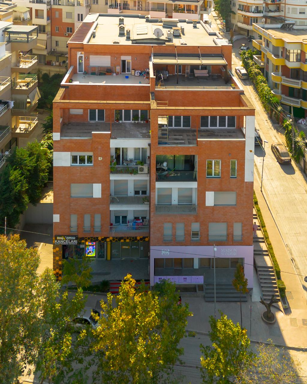 Ndërtesë Multifunksionale 3 dhe 4 kate + nëncati + 1 kat parkim_Kopshti Zoologjik