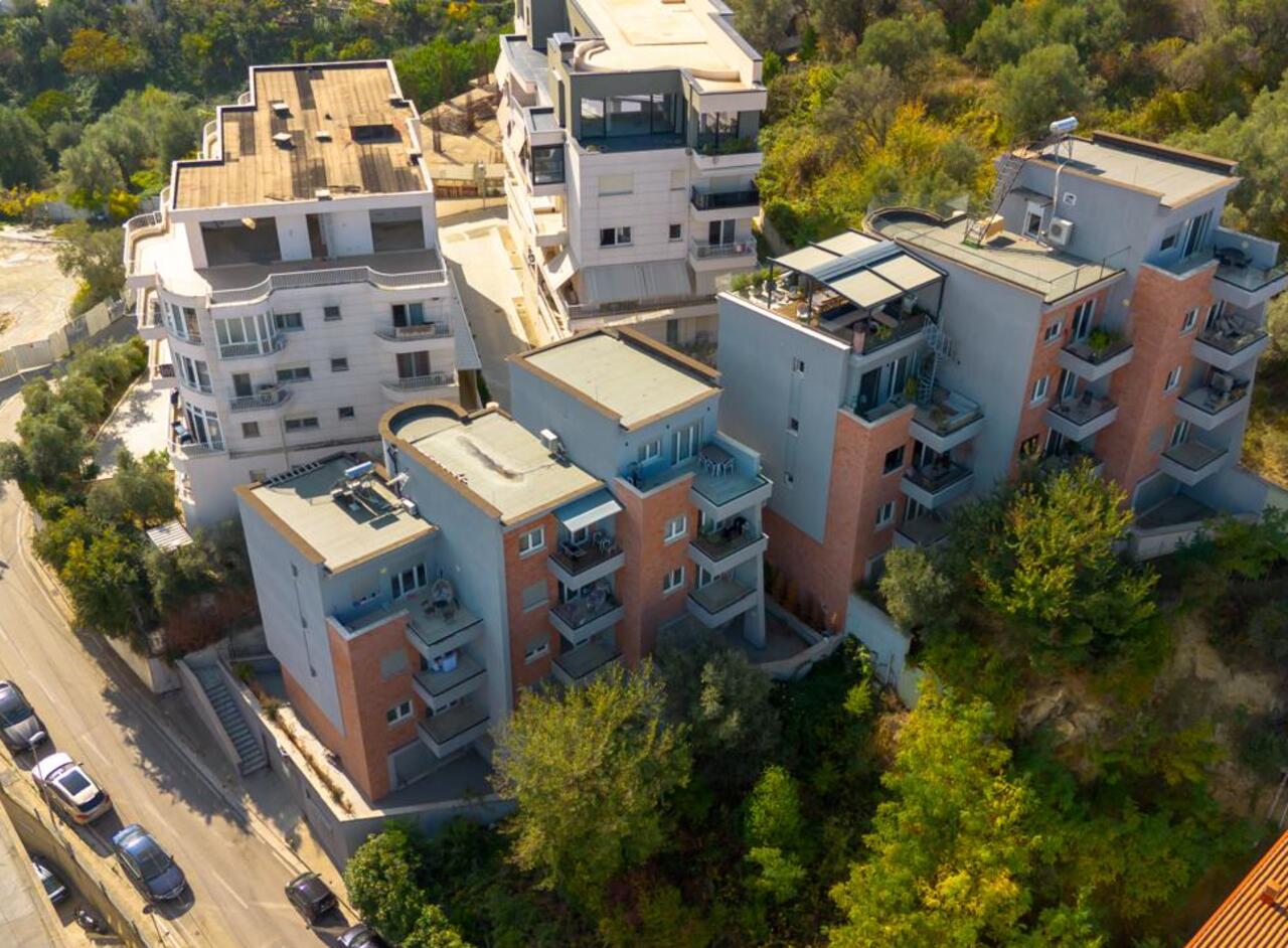 Ndërtesë 3 kate + nëncati + 1 kat nëntokë_Selitë