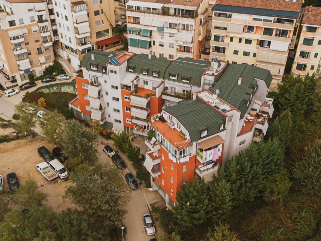 Ndërtesë Multifunksionale 4 kate +2 kate nëntokë_Liqeni Thatë